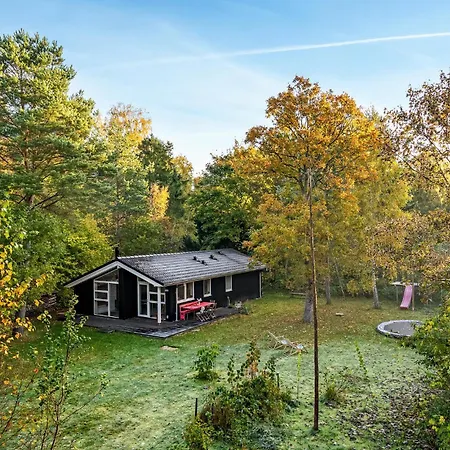 3 Bedroom Stunning In Casa de Férias Frederiksværk